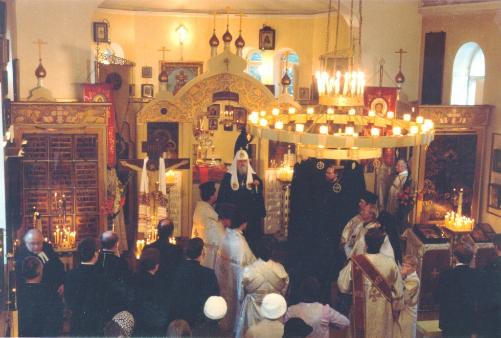 Den 6 maj 1974 förrättar Hans Helighet patriark Pimen en liturgi i St.Nikolauskyrkan.