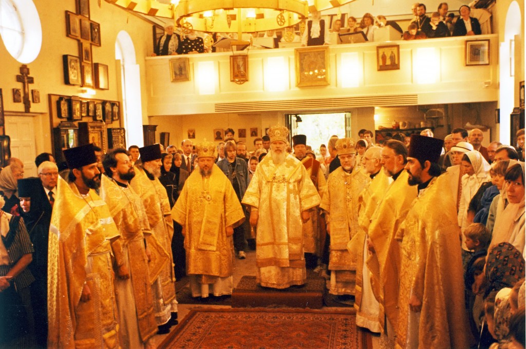Den 21 september 1994 förrättar patriarken en gudstjänst i St.Nikolauskyrkan.