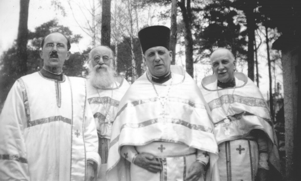 Åren 1950-1958 Från vänster till höger diakonen Nikolai Starostin, prosten Grigori Sandin, prosten Gregory Pavinsky och prosten Boris Pavinsky.